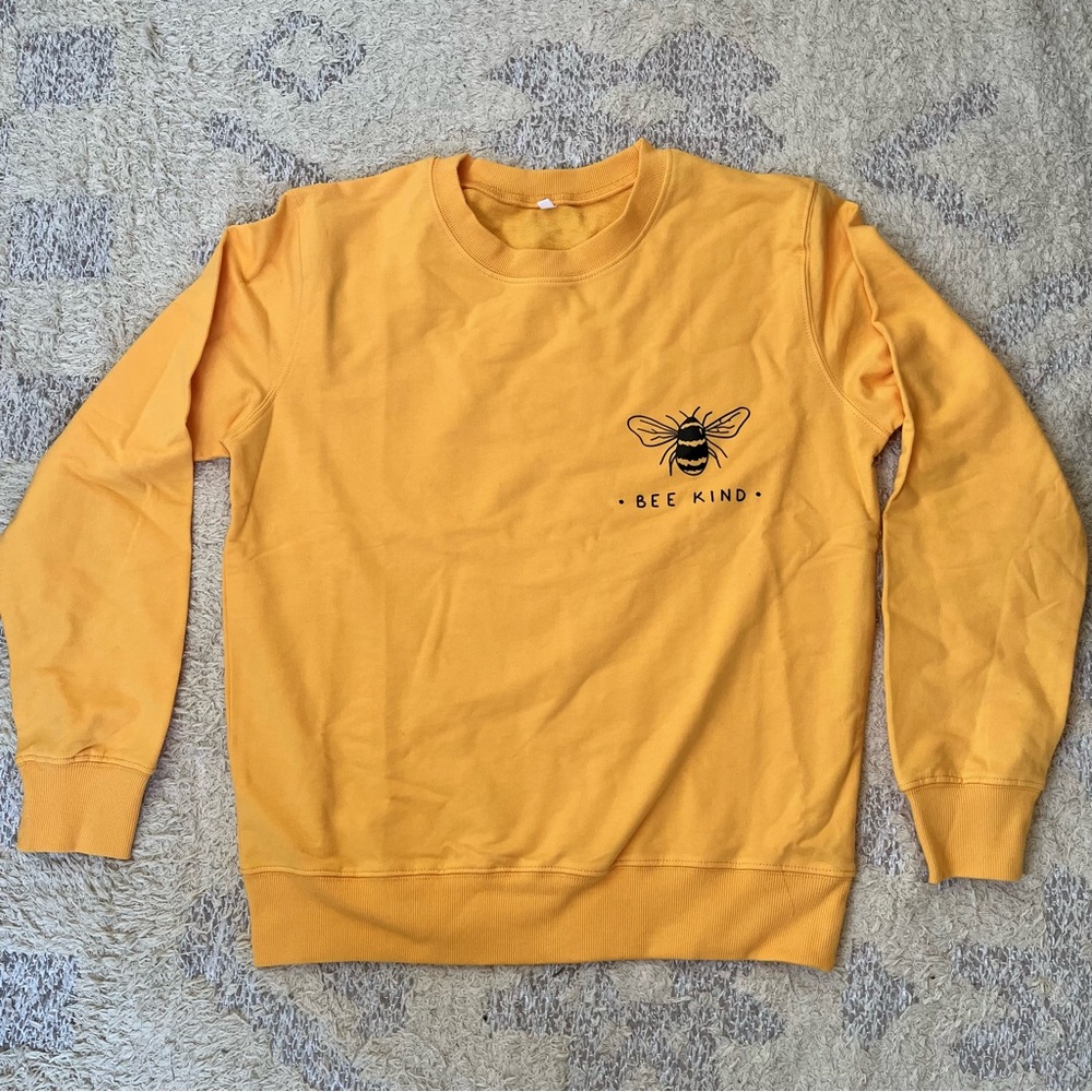 NWOT Crewneck Sweatshirt 🐝 - Men’s Medium